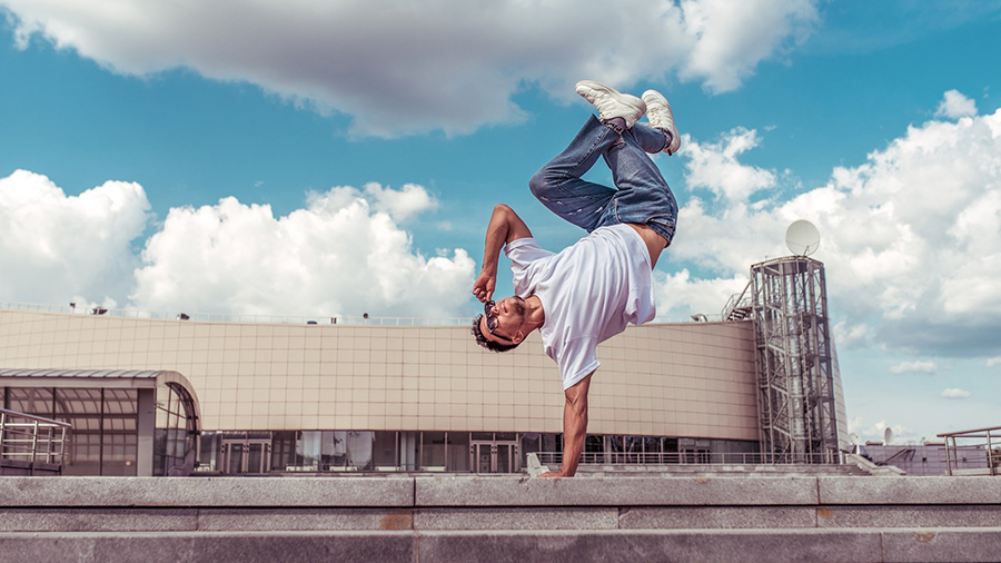 Breakdancing gehört zum Hip-Hop genauso dazu wie DJing, Rap und Graffiti. 